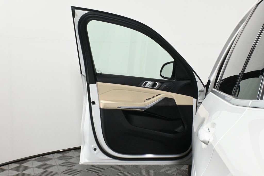 Used 2021 BMW X5 xDrive40i w/ Convenience Package image 28