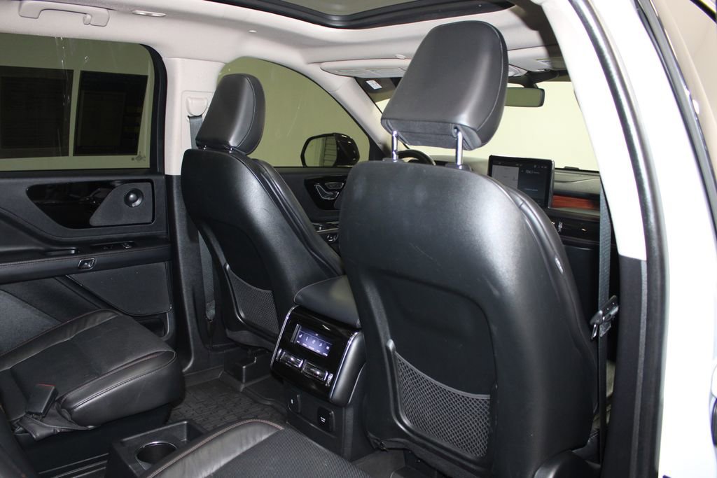 Used 2022 Lincoln Aviator Reserve w/ Equipment Group 201A AWD/4WD image 31