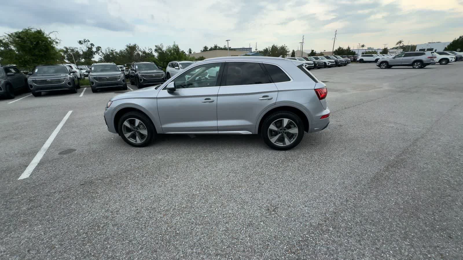 Used 2023 Audi Q5 2.0T Premium Plus w/ Premium Plus Package AWD/4WD image 5