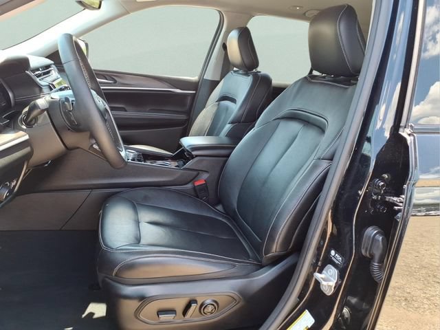 Used 2023 Jeep Grand Cherokee Limited AWD/4WD image 12