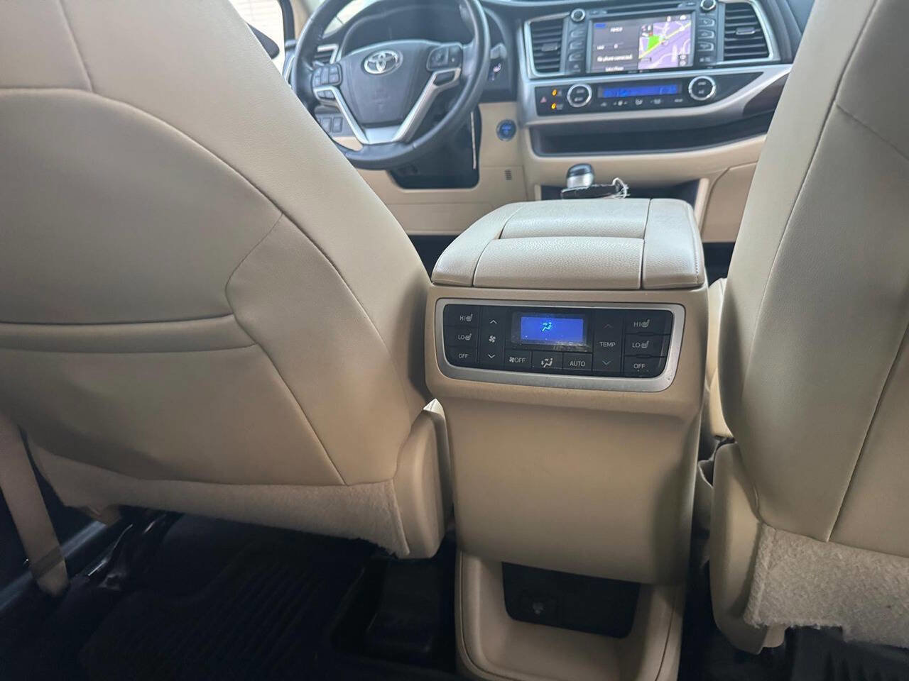 Used 2015 Toyota Highlander Limited Platinum image 33