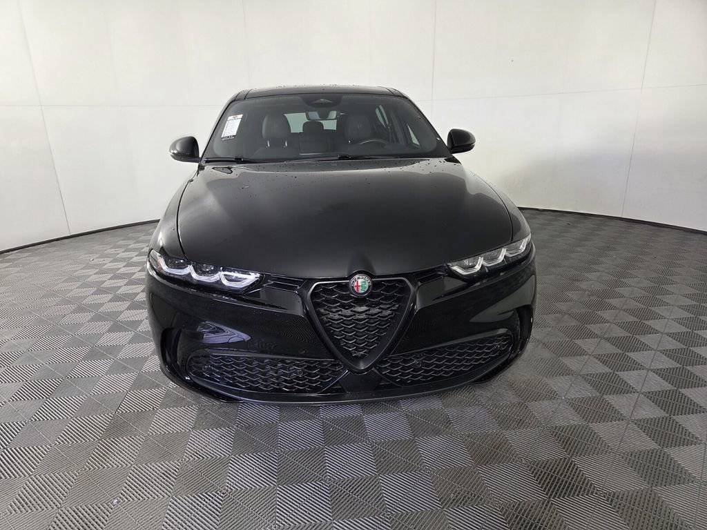 Used 2025 Alfa Romeo Tonale w/ Premium Package AWD/4WD image 3