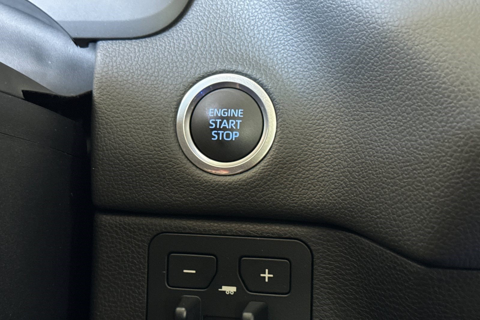 Used 2024 Toyota Tundra Limited AWD/4WD image 16
