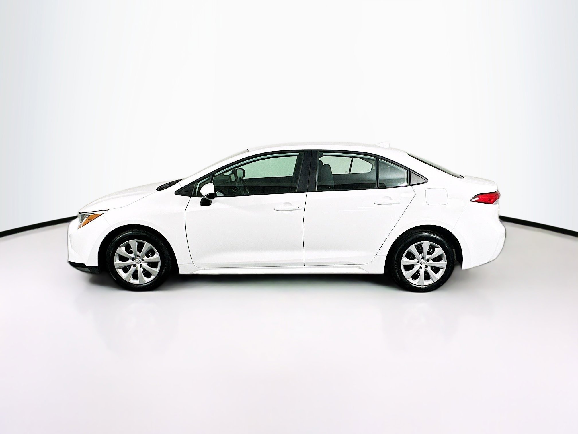 Used 2024 Toyota Corolla LE image 4