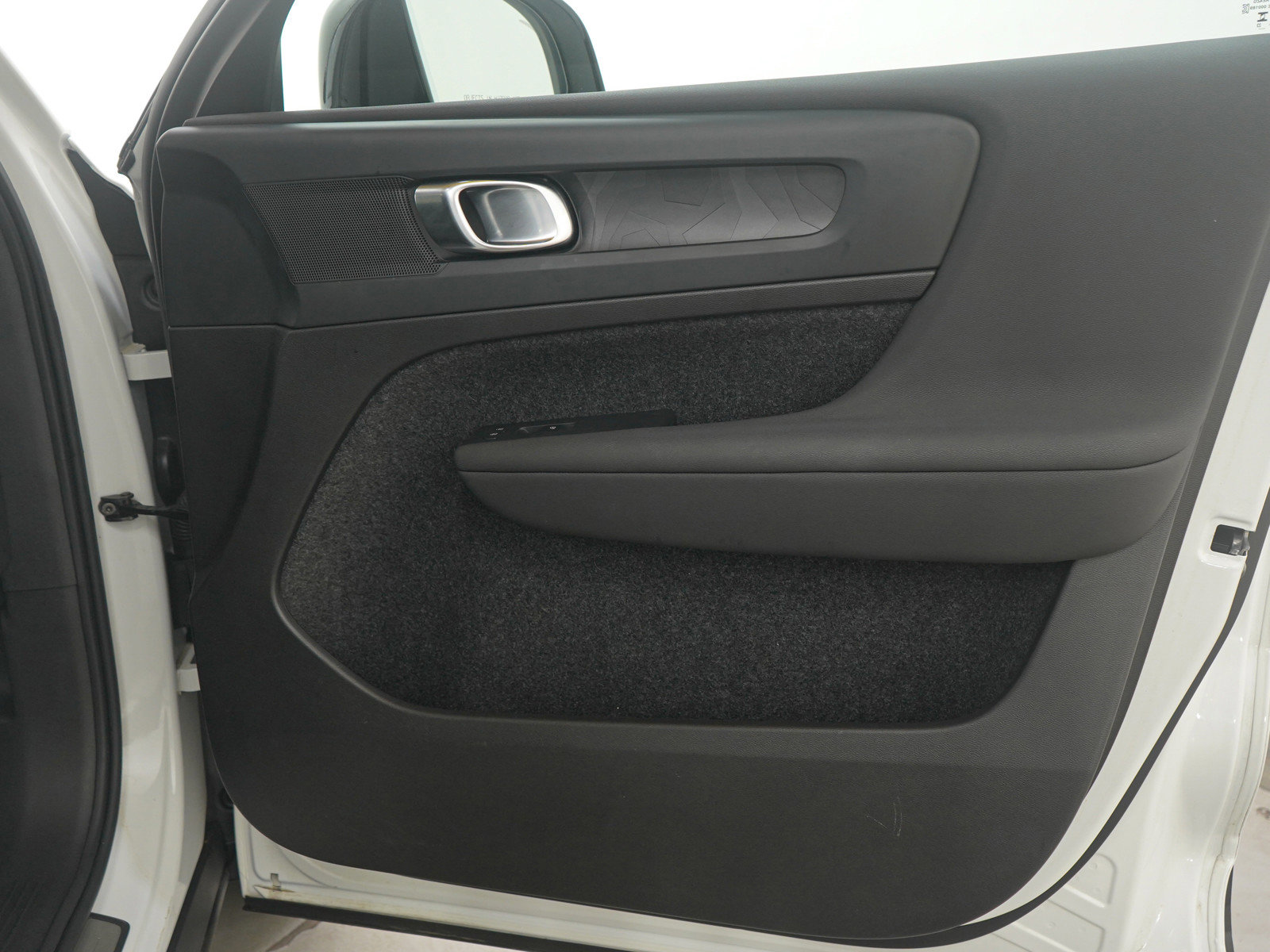 Used 2023 Volvo C40 P8 Recharge Plus image 9