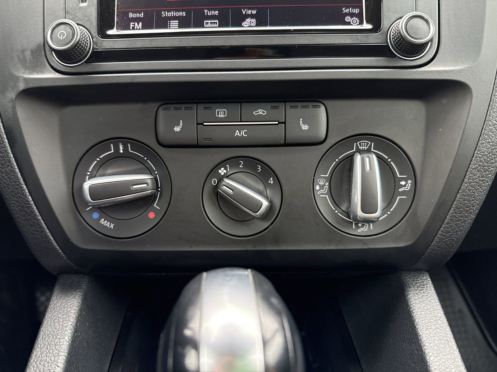 Used 2016 Volkswagen Jetta SE image 18