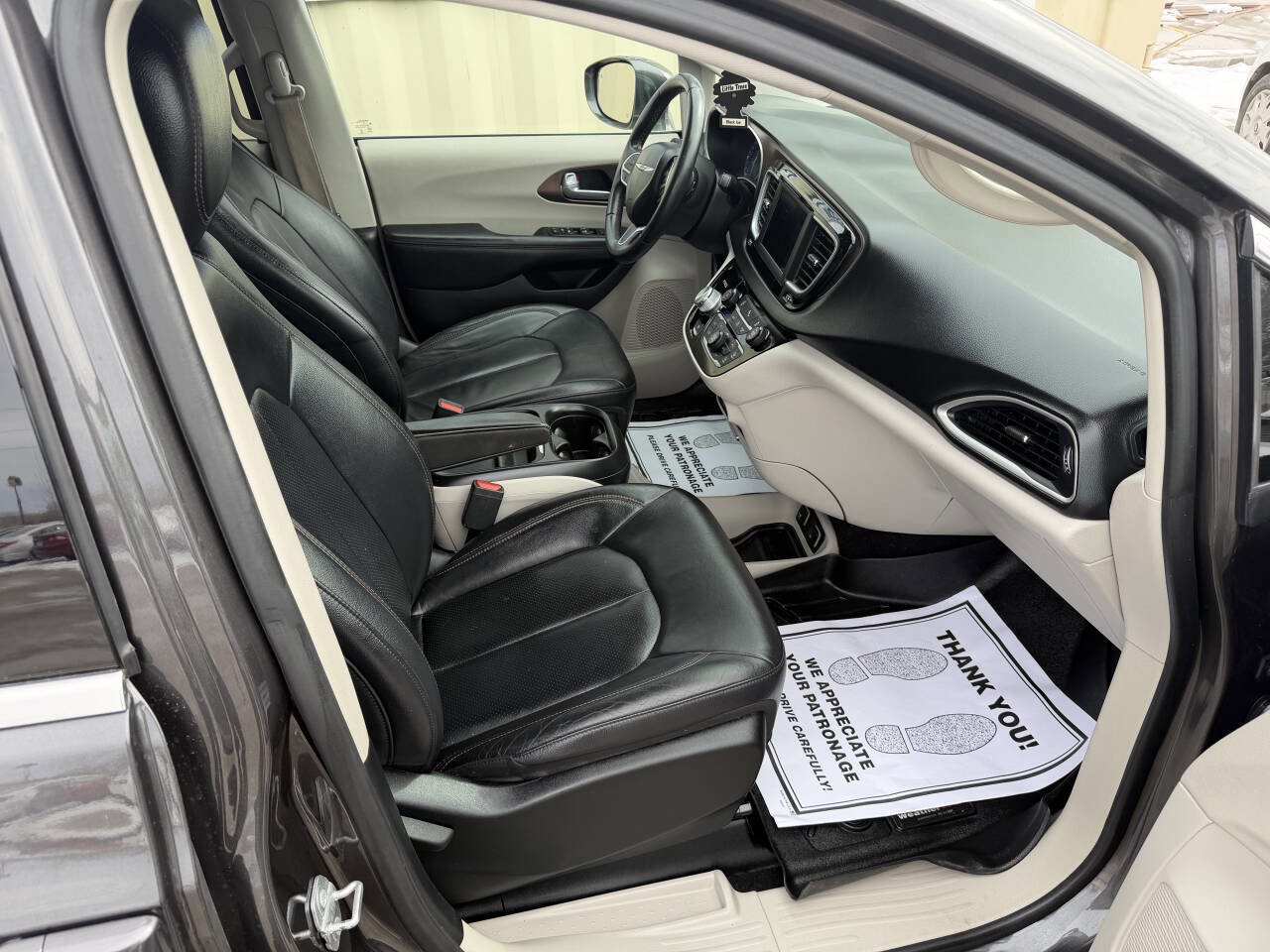 Used 2018 Chrysler Pacifica Touring-L image 16
