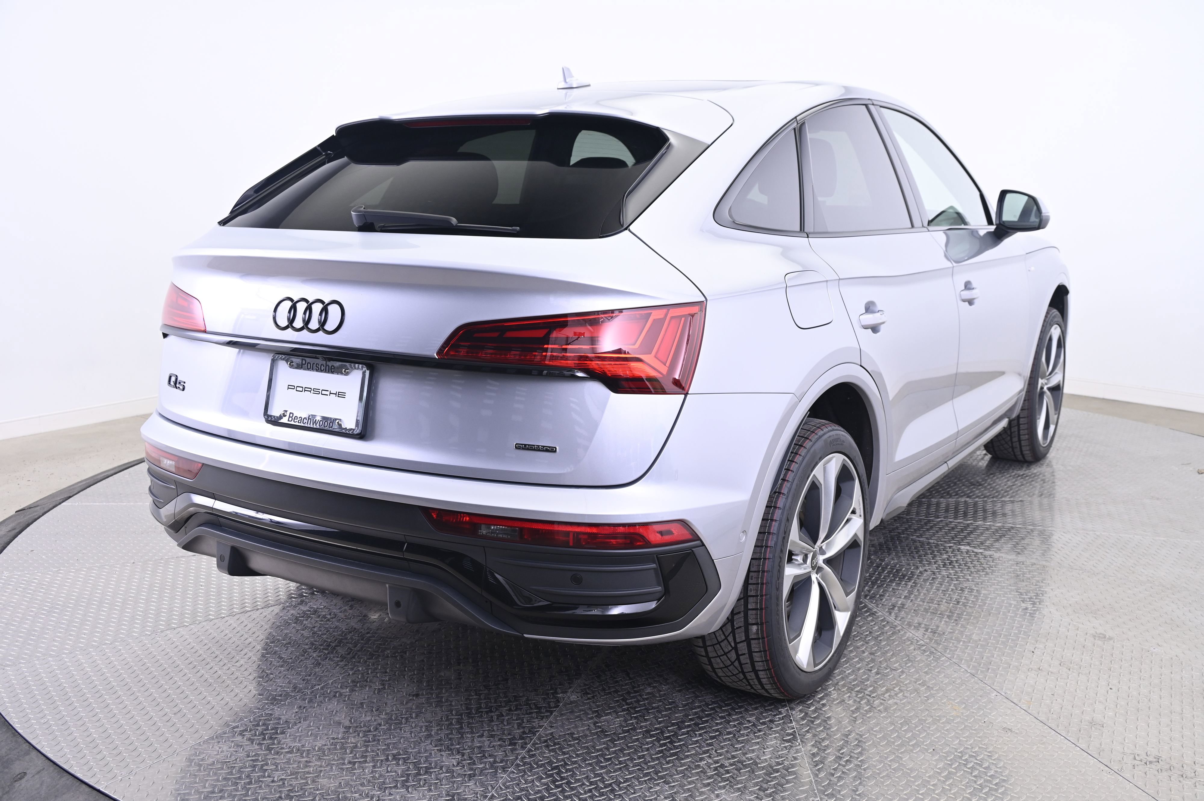 Used 2023 Audi Q5 2.0T Prestige w/ Prestige Package image 7