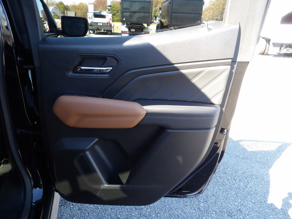 Used 2023 GMC Canyon AT4 w/ AT4 Premium Package image 38