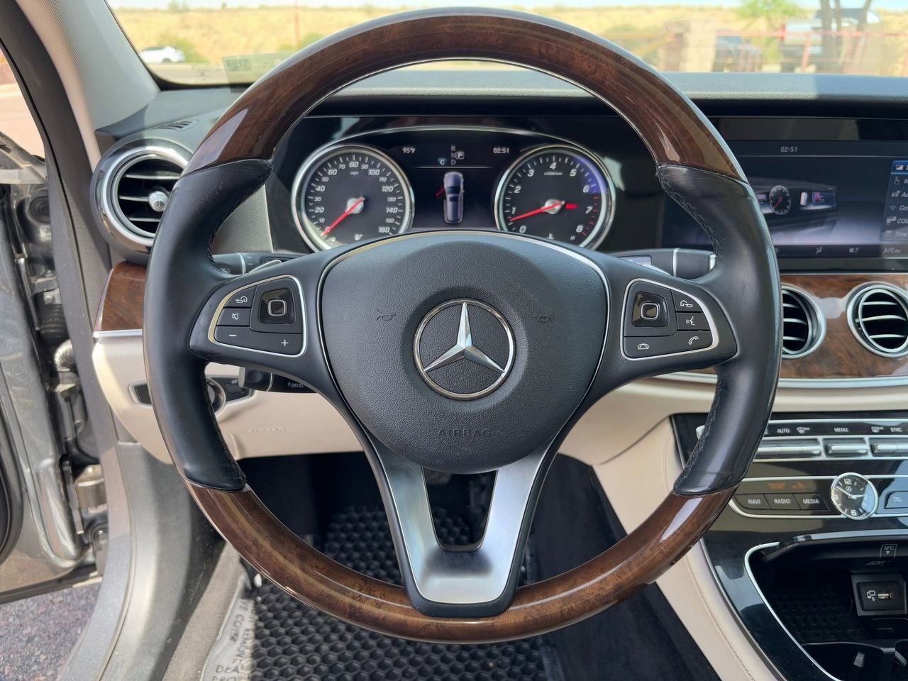 Used 2017 Mercedes-Benz E 400 4MATIC Wagon image 18