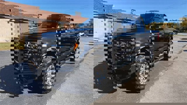 Used 2021 Ford F350 Lariat w/ Chrome Package image 4