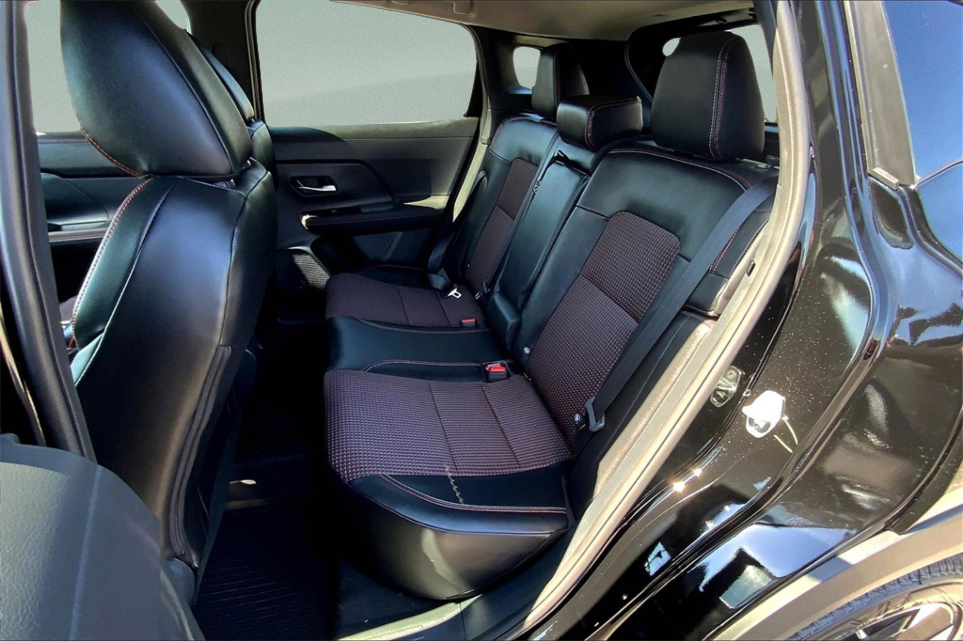 New 2025 Nissan Kicks SR image 11