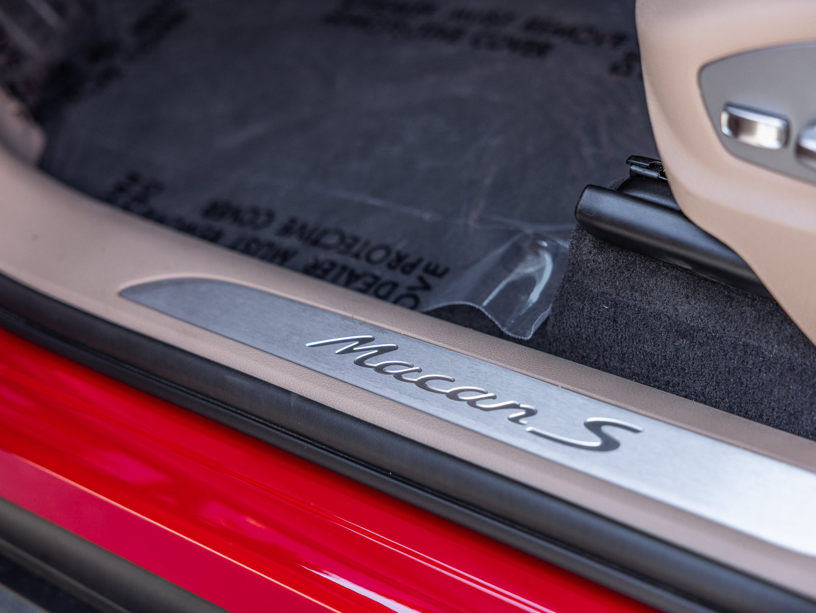Certified 2026 Porsche Macan S AWD/4WD image 19