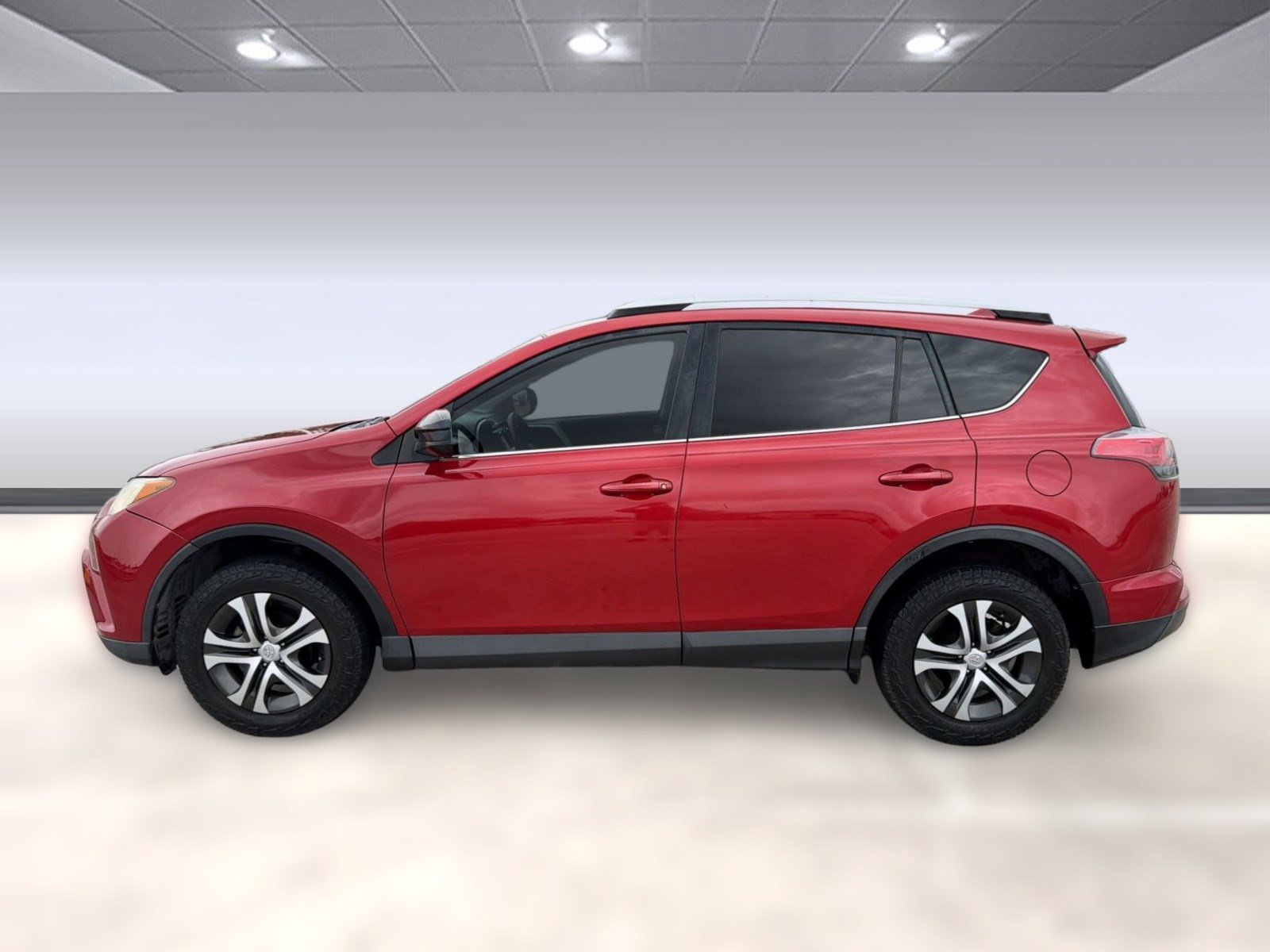 Used 2016 Toyota RAV4 LE FWD image 2