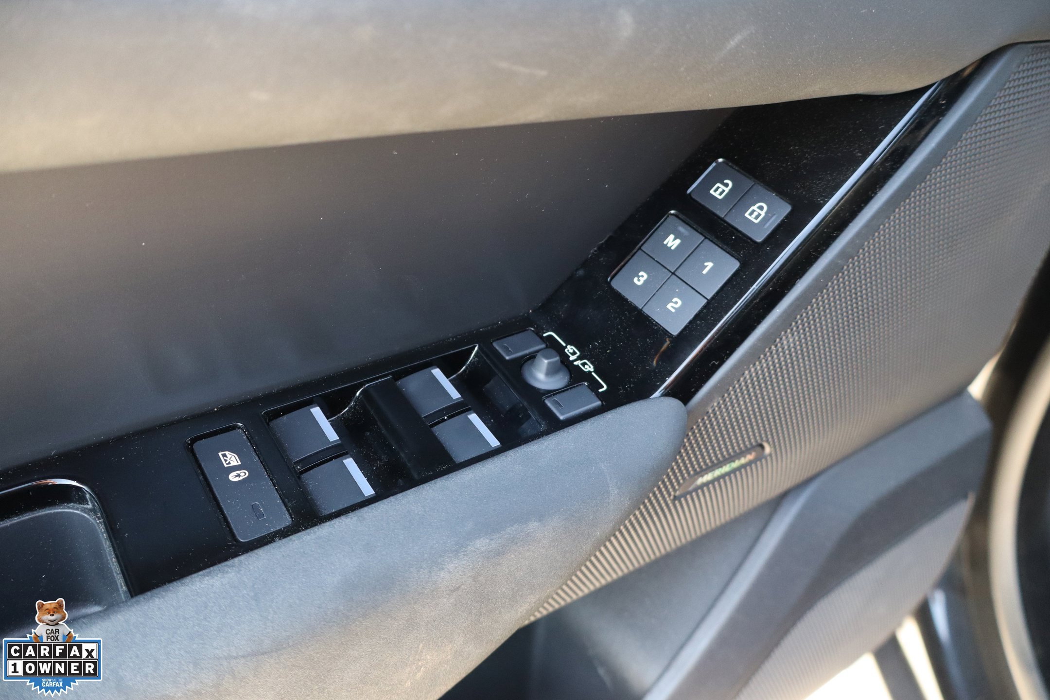 Used 2025 Land Rover Range Rover Velar Dynamic SE AWD/4WD image 15