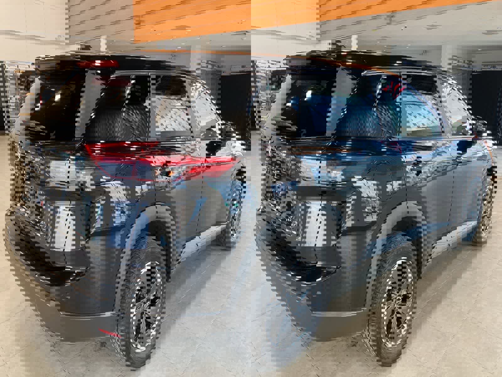 Used 2024 Nissan Rogue SV image 5