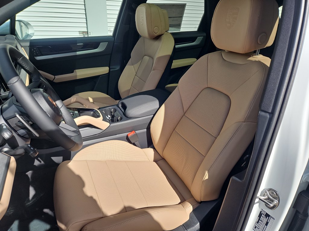 New 2026 Porsche Cayenne AWD/4WD image 5