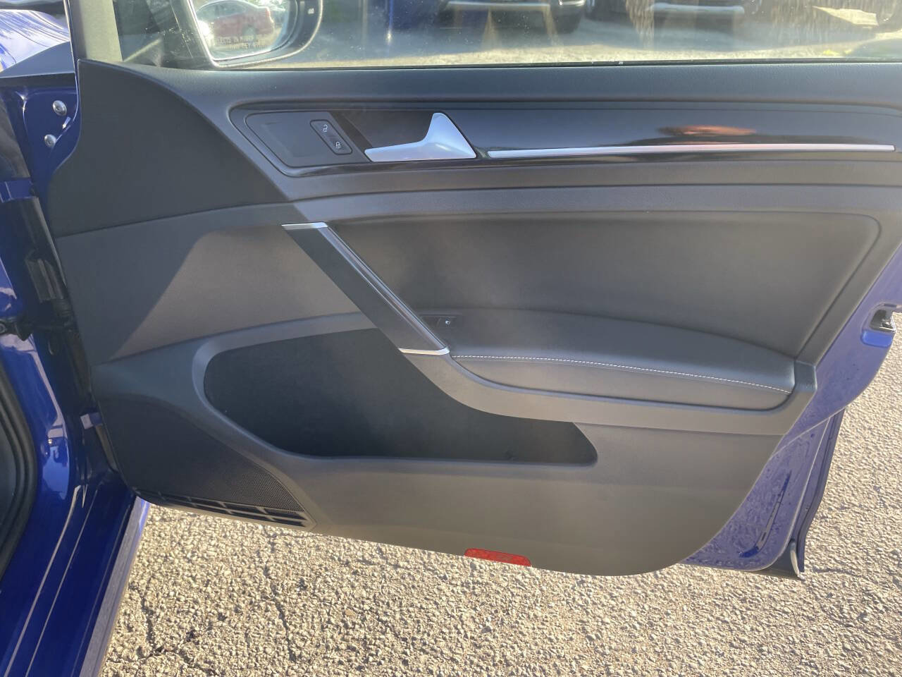 Used 2016 Volkswagen Golf 4-Door image 13