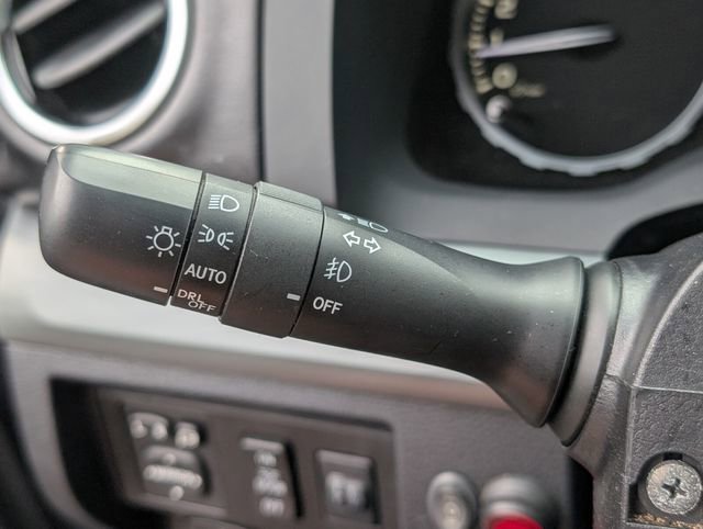 Used 2018 Toyota Tundra Platinum image 32