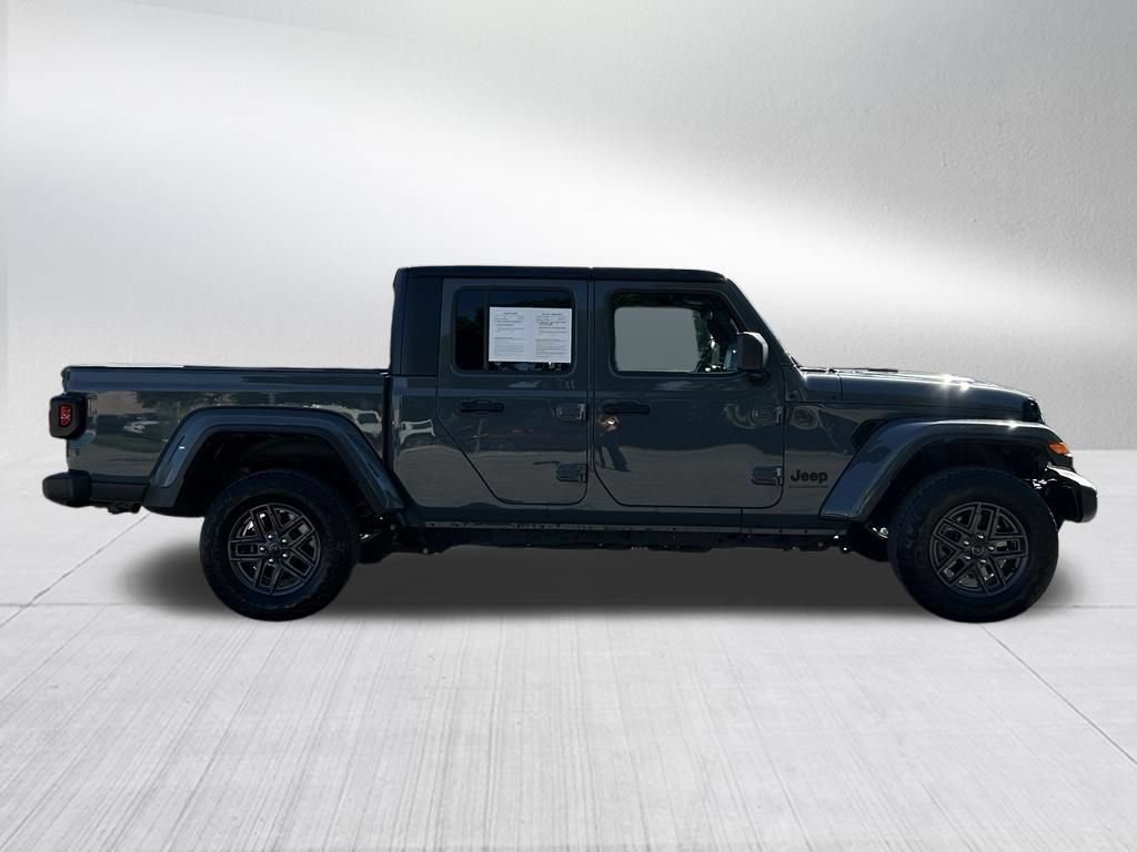 Certified 2025 Jeep Gladiator Sport AWD/4WD image 4