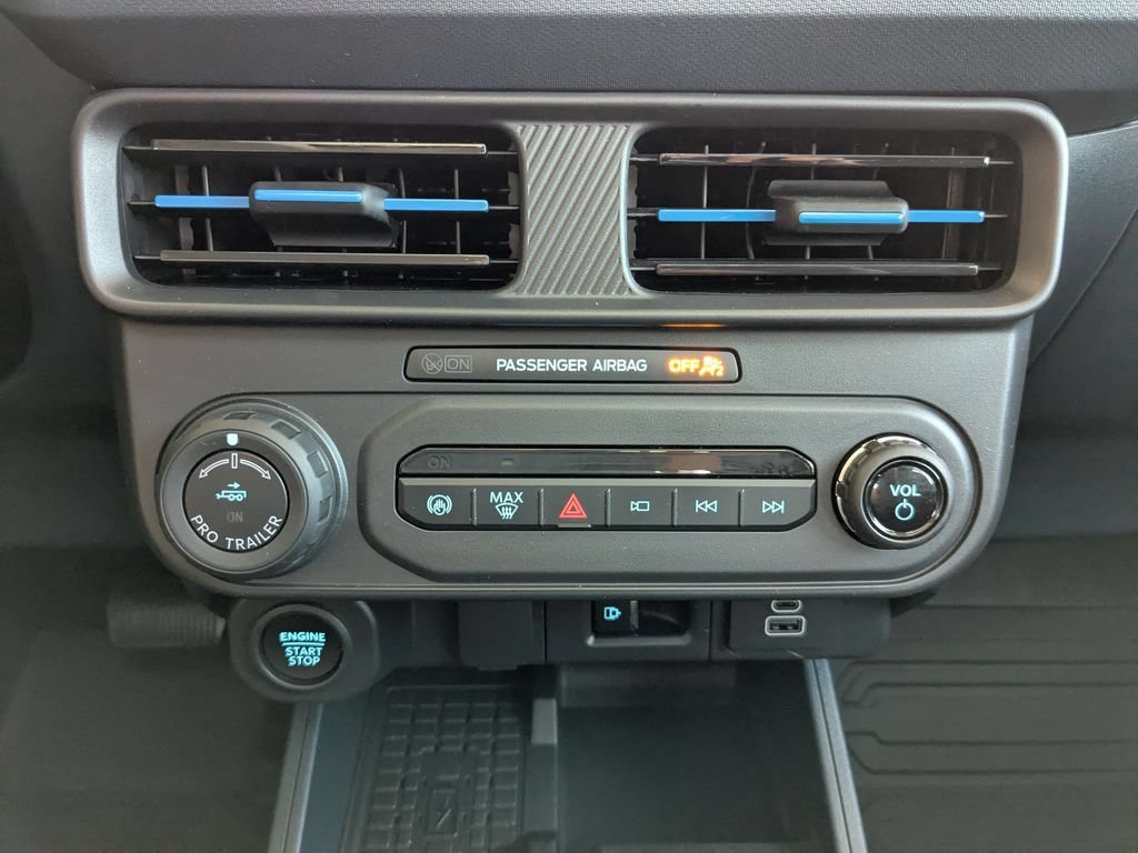 Used 2025 Ford Maverick Lobo AWD/4WD image 14