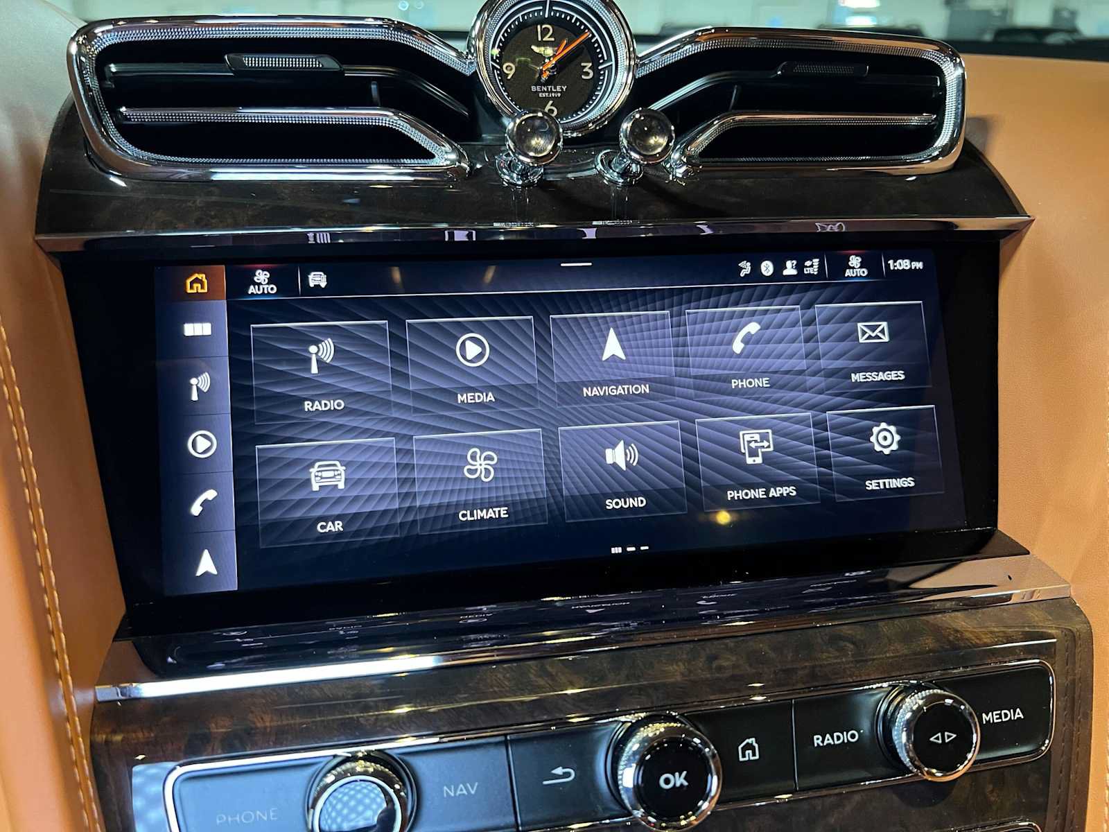 Used 2022 Bentley Bentayga AWD/4WD image 42