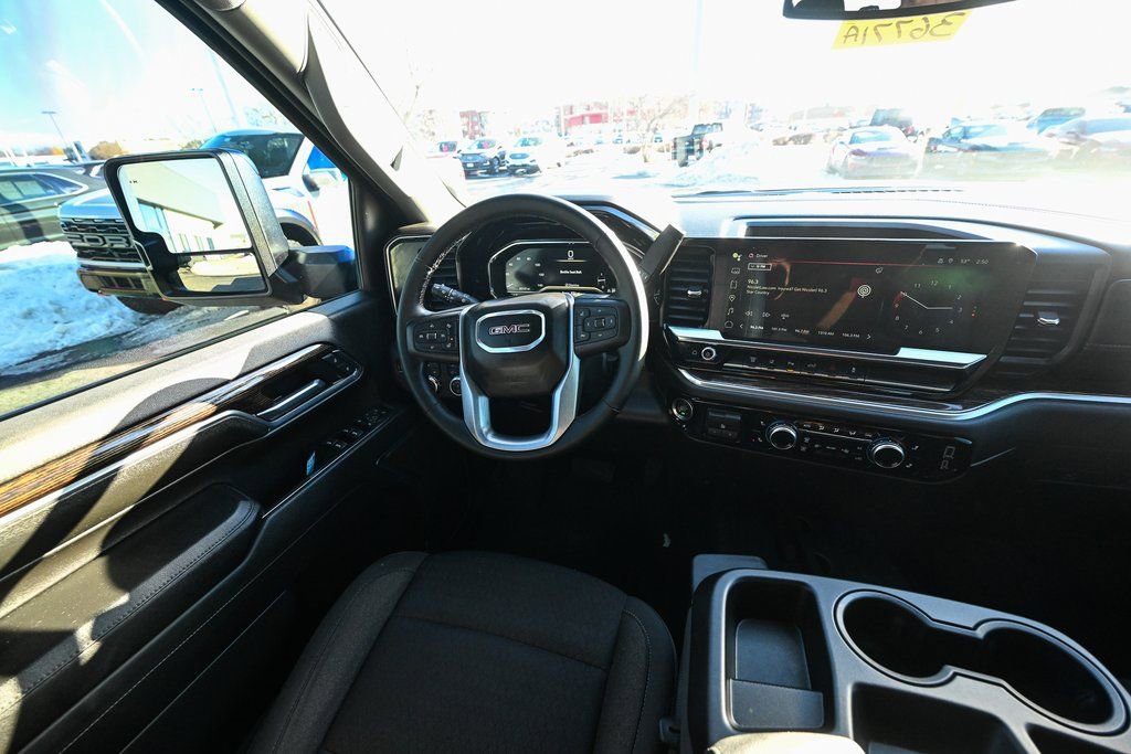 Used 2024 GMC Sierra 2500 SLE image 30