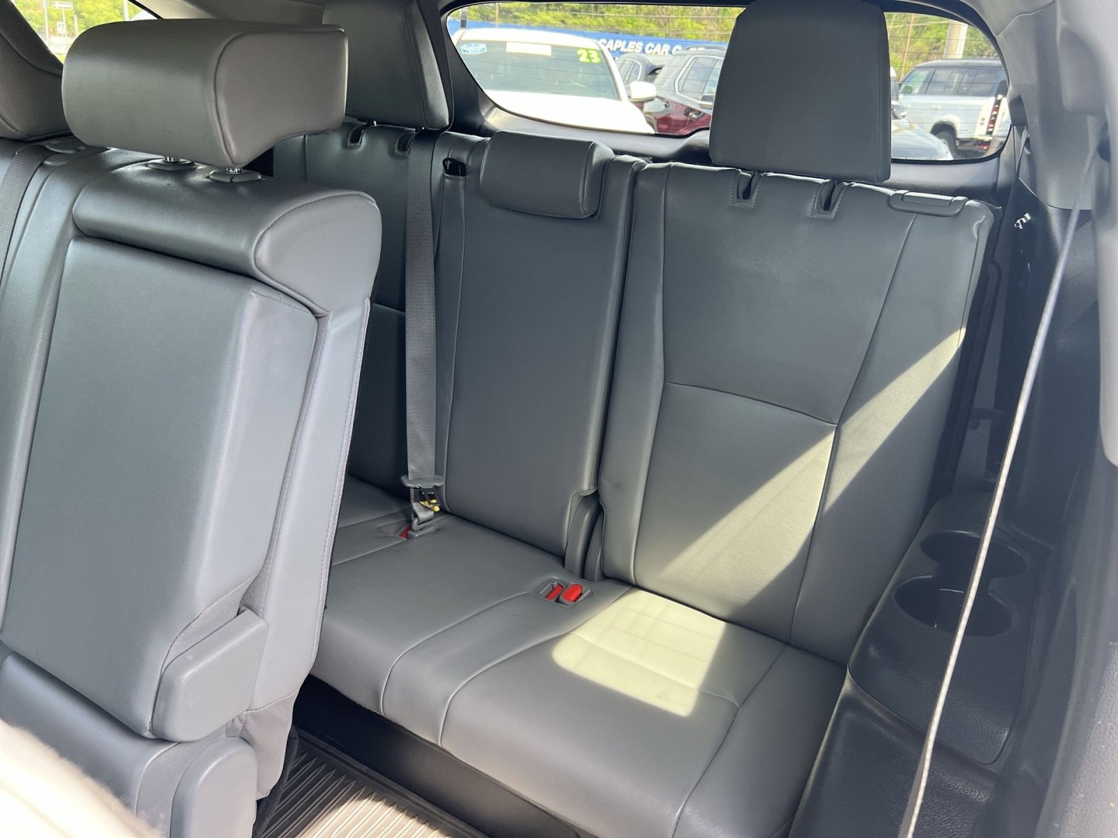 Used 2022 Toyota Highlander XLE AWD/4WD image 33