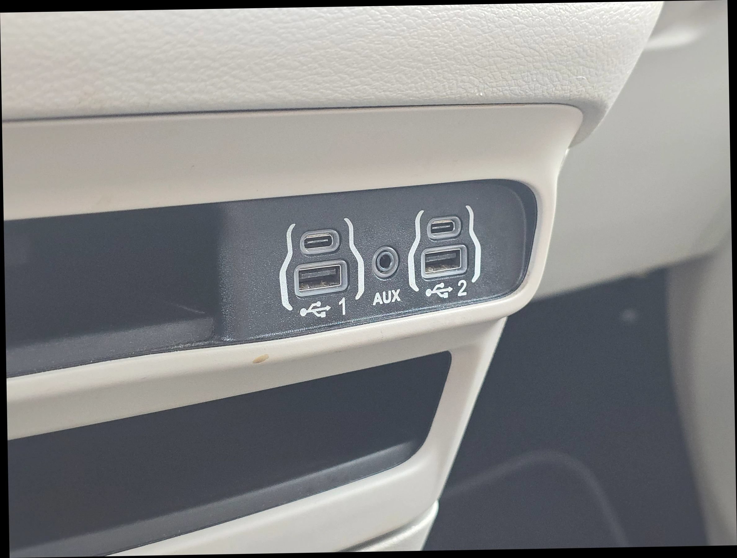 Used 2023 Chrysler Pacifica Touring-L FWD image 28