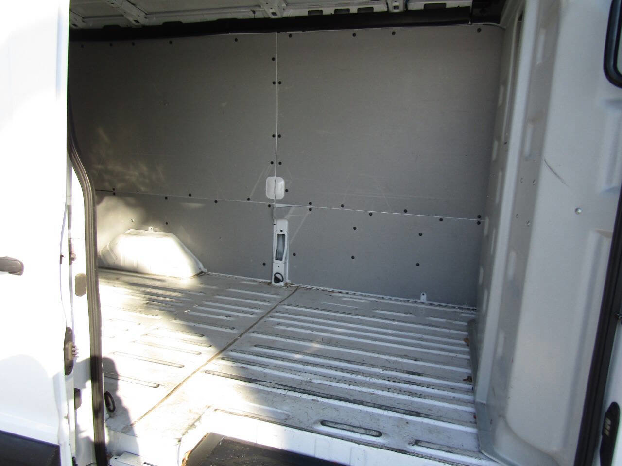 Used 2022 Ford Transit 250 250 AWD 3dr LWB Medium Roof Ca image 23