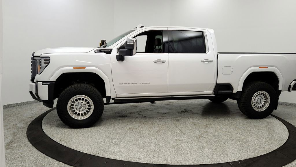 Used 2024 GMC Sierra 3500 Denali Ultimate AWD/4WD image 2