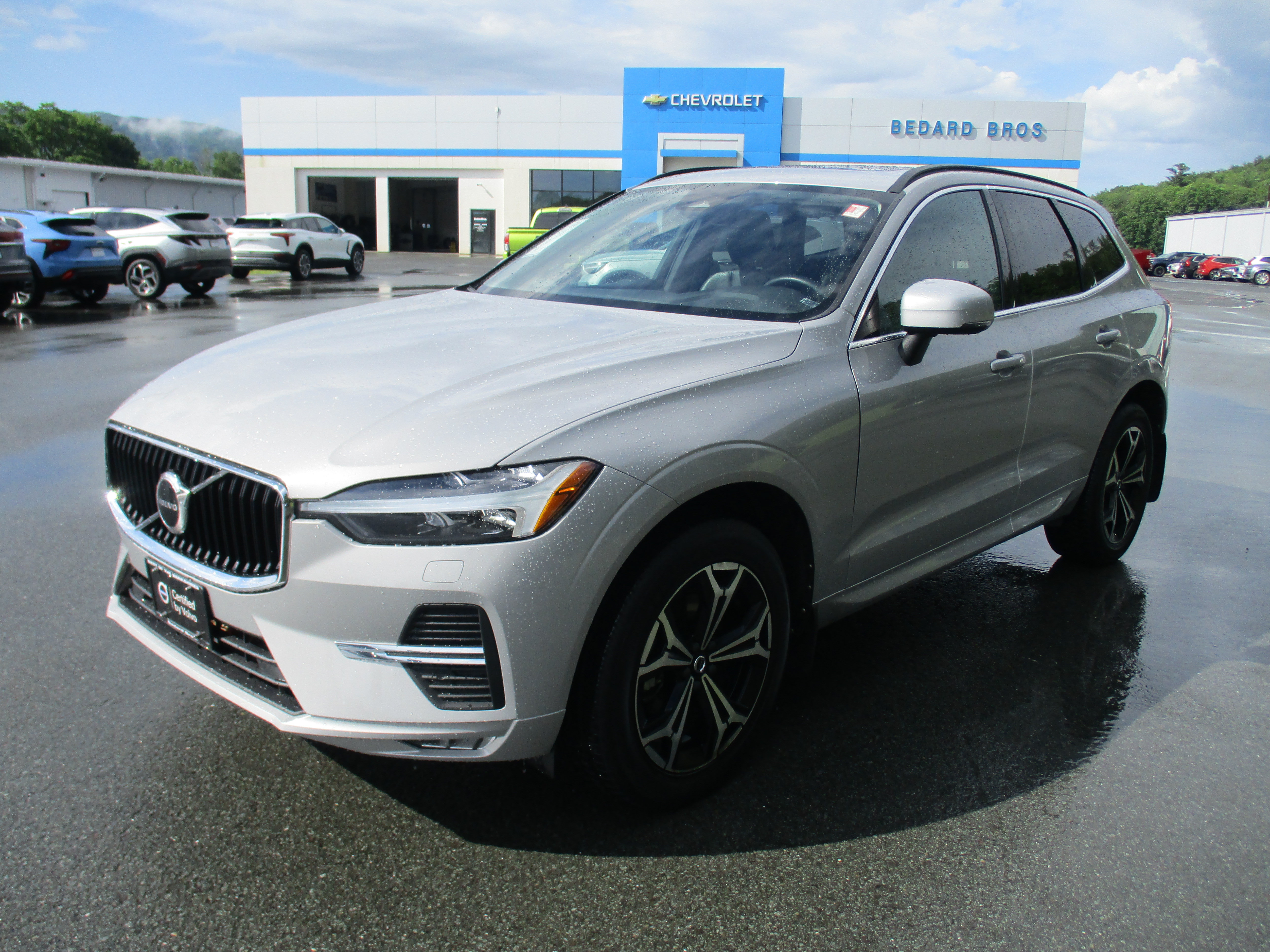 Certified 2022 Volvo XC60 B5 Momentum w/ Climate Package AWD/4WD image 1