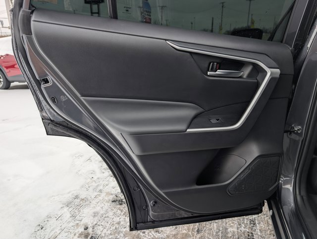 Used 2022 Toyota RAV4 XLE w/ Convenience Package image 14