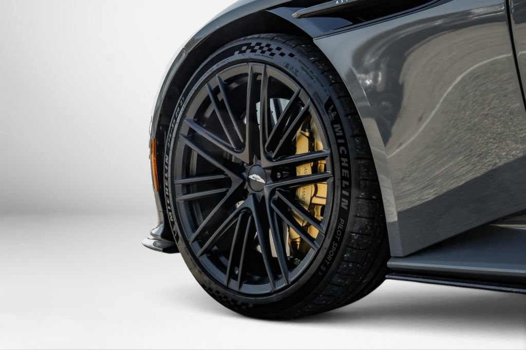 Used 2024 Aston Martin DB12 Coupe RWD image 59