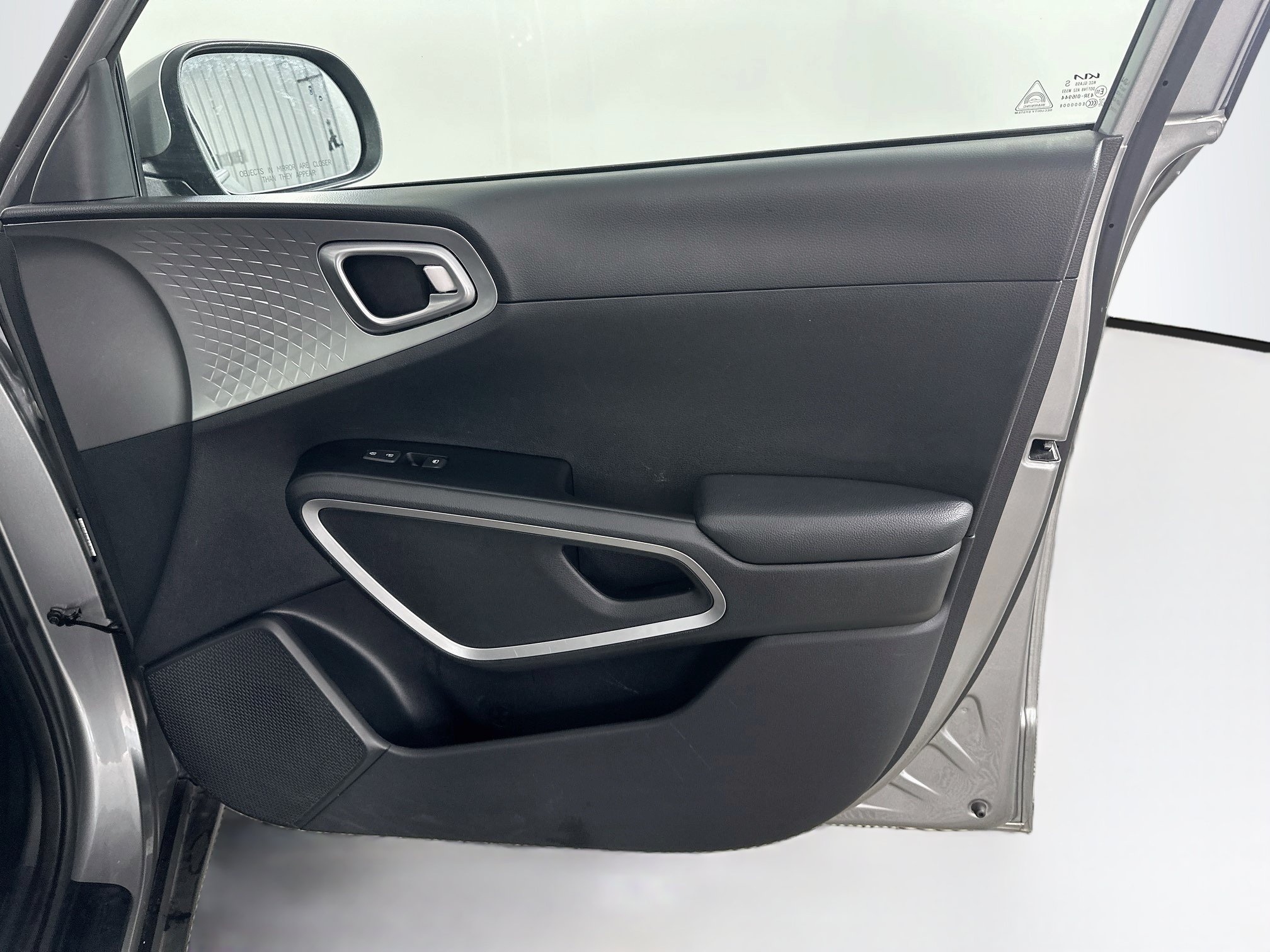 Used 2025 Kia Soul LX w/ LX Technology Package FWD image 30