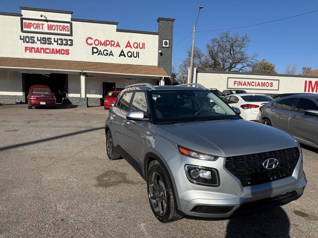 Used 2023 Hyundai Venue SEL image 3