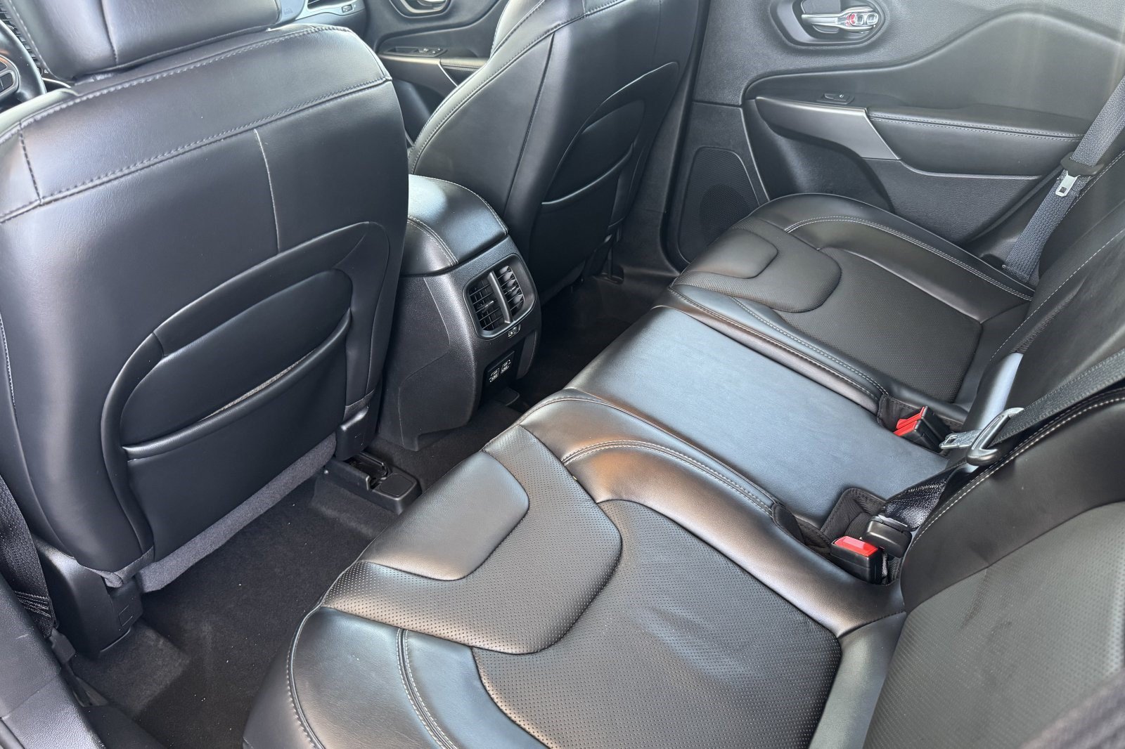 Used 2021 Jeep Cherokee Latitude Lux AWD/4WD image 22