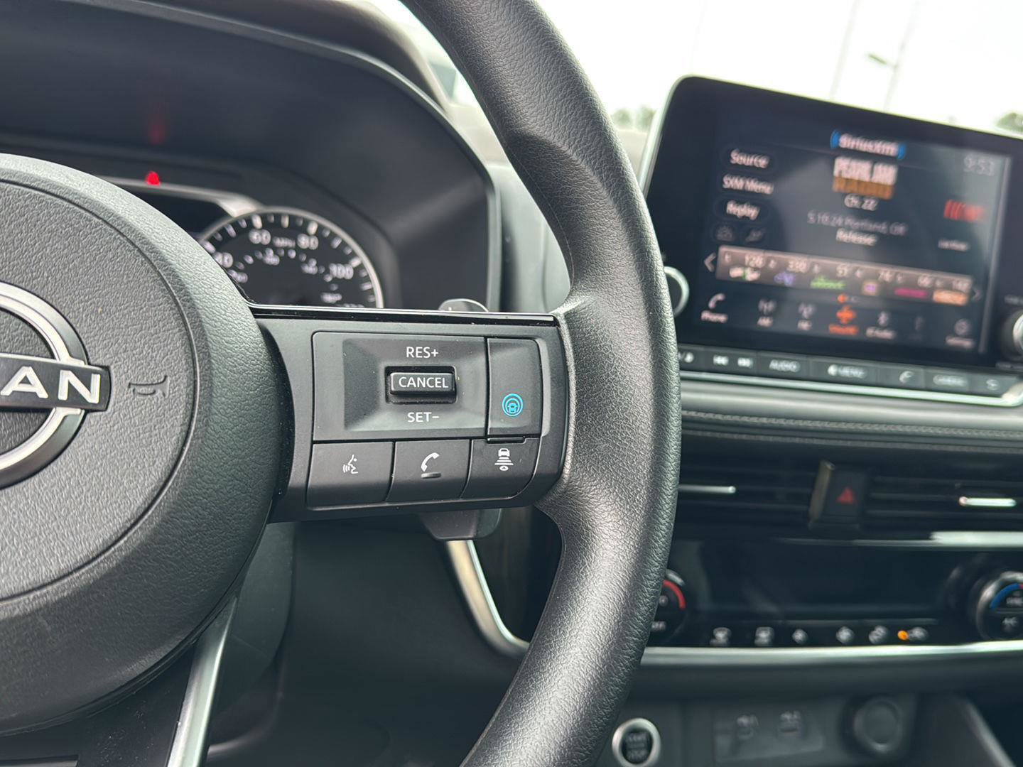 Used 2022 Nissan Rogue SV image 19