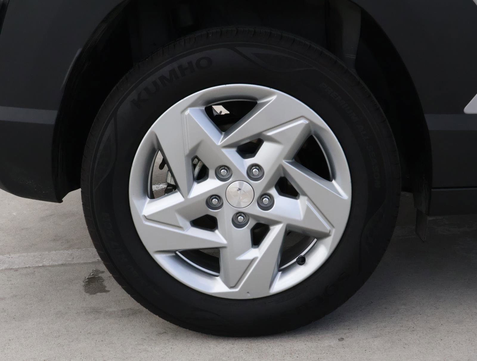 Certified 2026 Hyundai Kona SE image 8