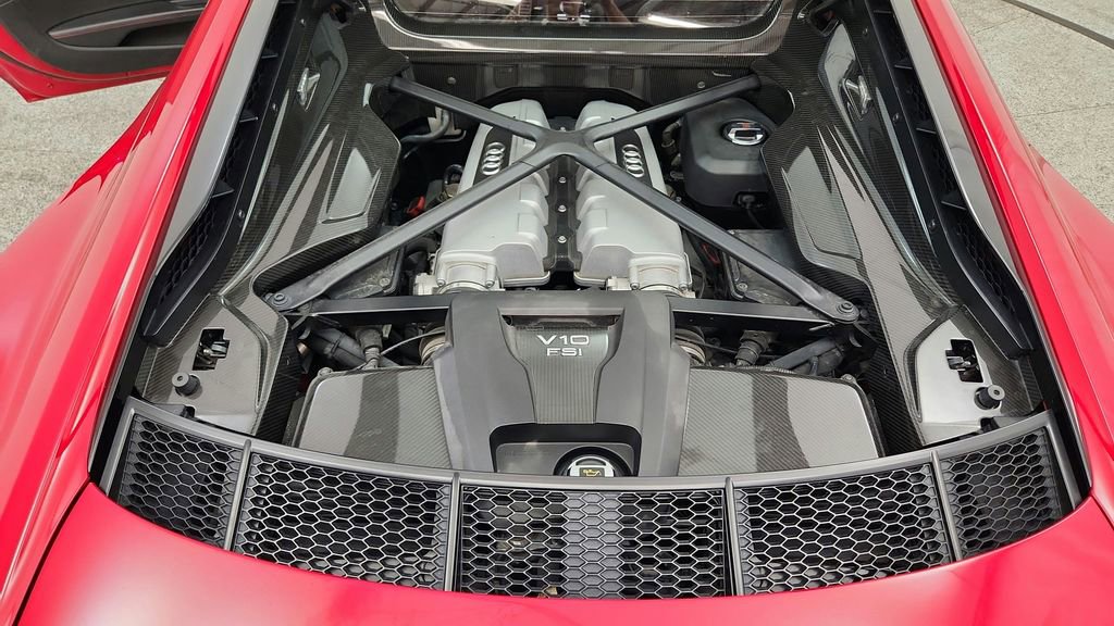 Used 2017 Audi R8 V10 w/ Carbon Exterior Package image 25