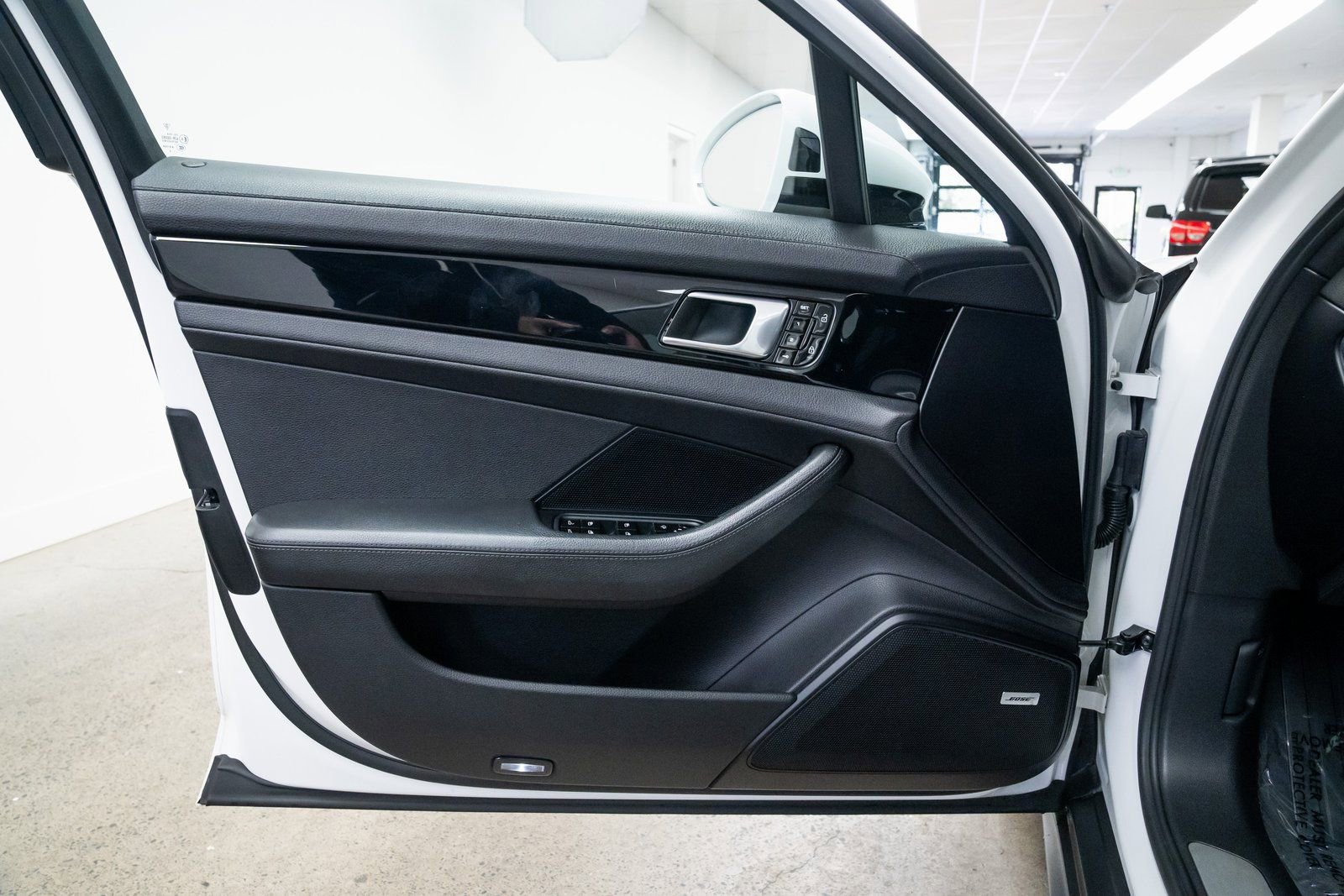 Used 2020 Porsche Panamera 4 image 16