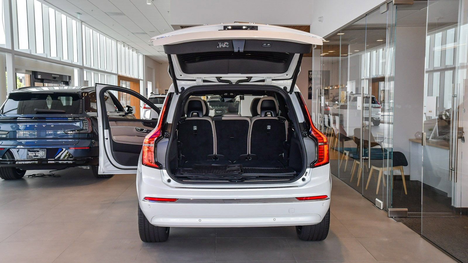 Used 2025 Volvo XC90 B5 Plus w/ Protection Package Premier image 31