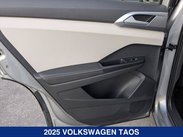Used 2025 Volkswagen Taos SE FWD image 18
