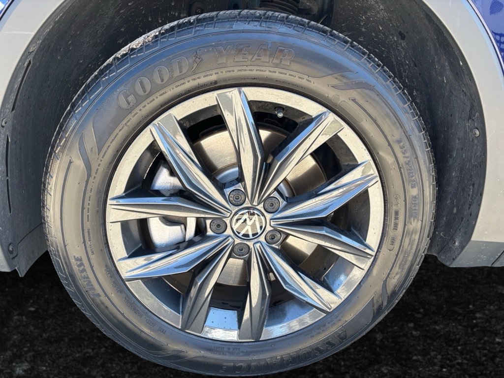 Used 2024 Volkswagen Tiguan SE AWD/4WD image 9