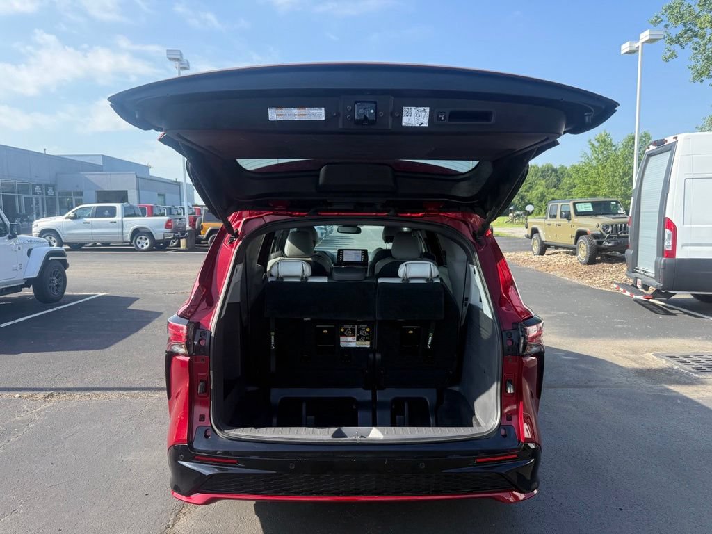 Used 2022 Toyota Sienna XSE w/ XSE Plus Package AWD/4WD image 47