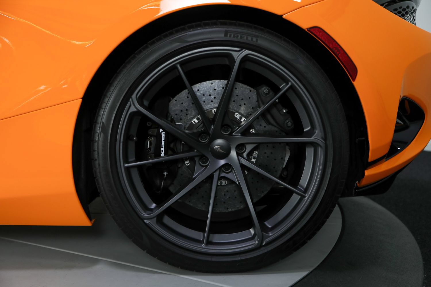 Used 2026 McLaren 750S Spider RWD image 21