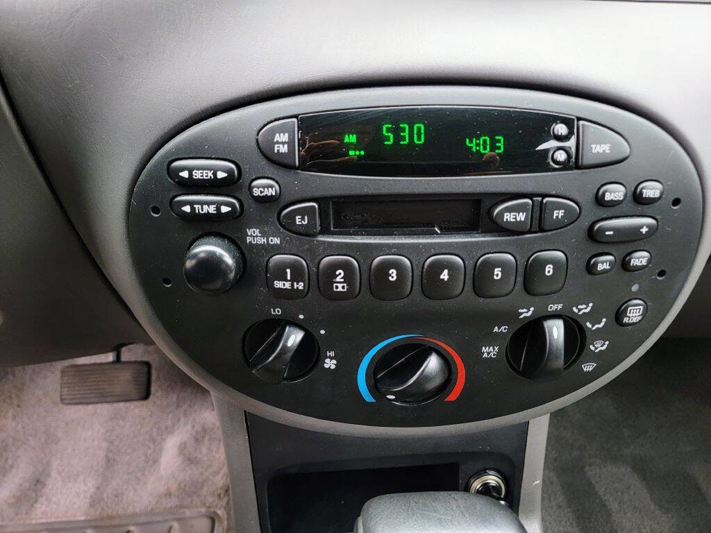 Used 1999 Ford Escort SE image 27