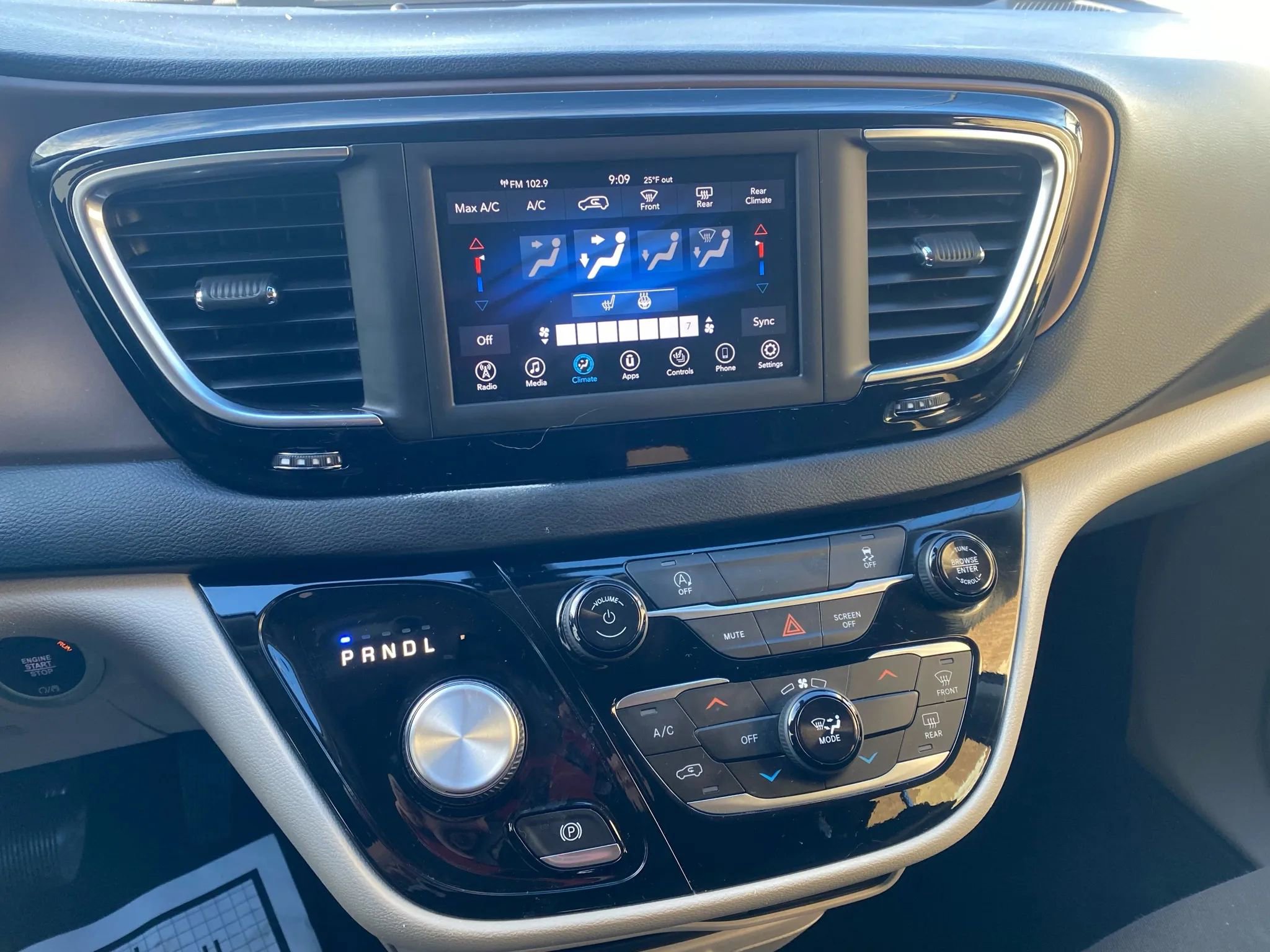 Used 2020 Chrysler Voyager LX w/ Cold Weather Group image 17