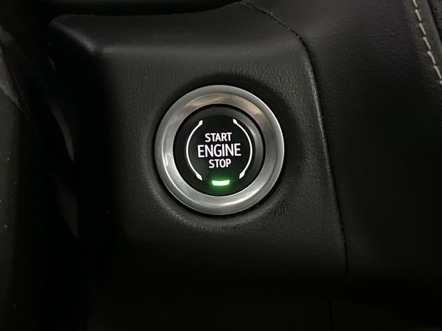 Certified 2022 GMC Yukon SLT w/ SLT Premium Package AWD/4WD image 17