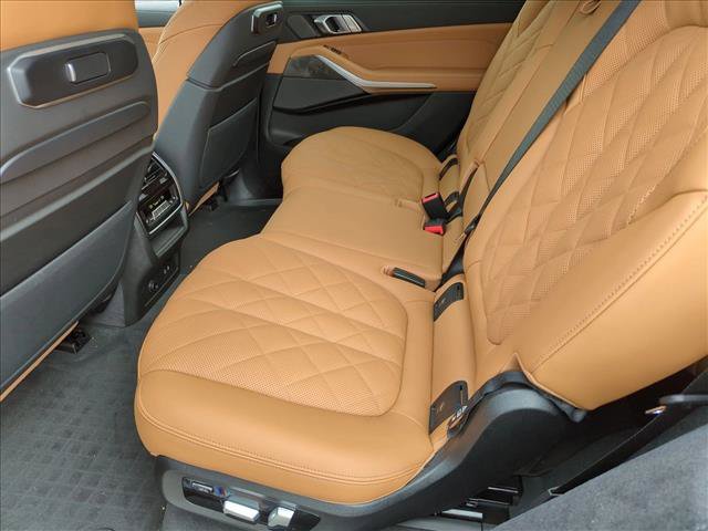Used 2026 BMW X7 xDrive40i w/ M Sport Package AWD/4WD image 13